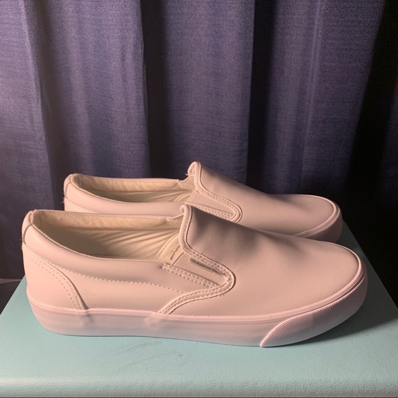 White Lugz size 10 never worn slip on sneakers - Picture 4 of 8